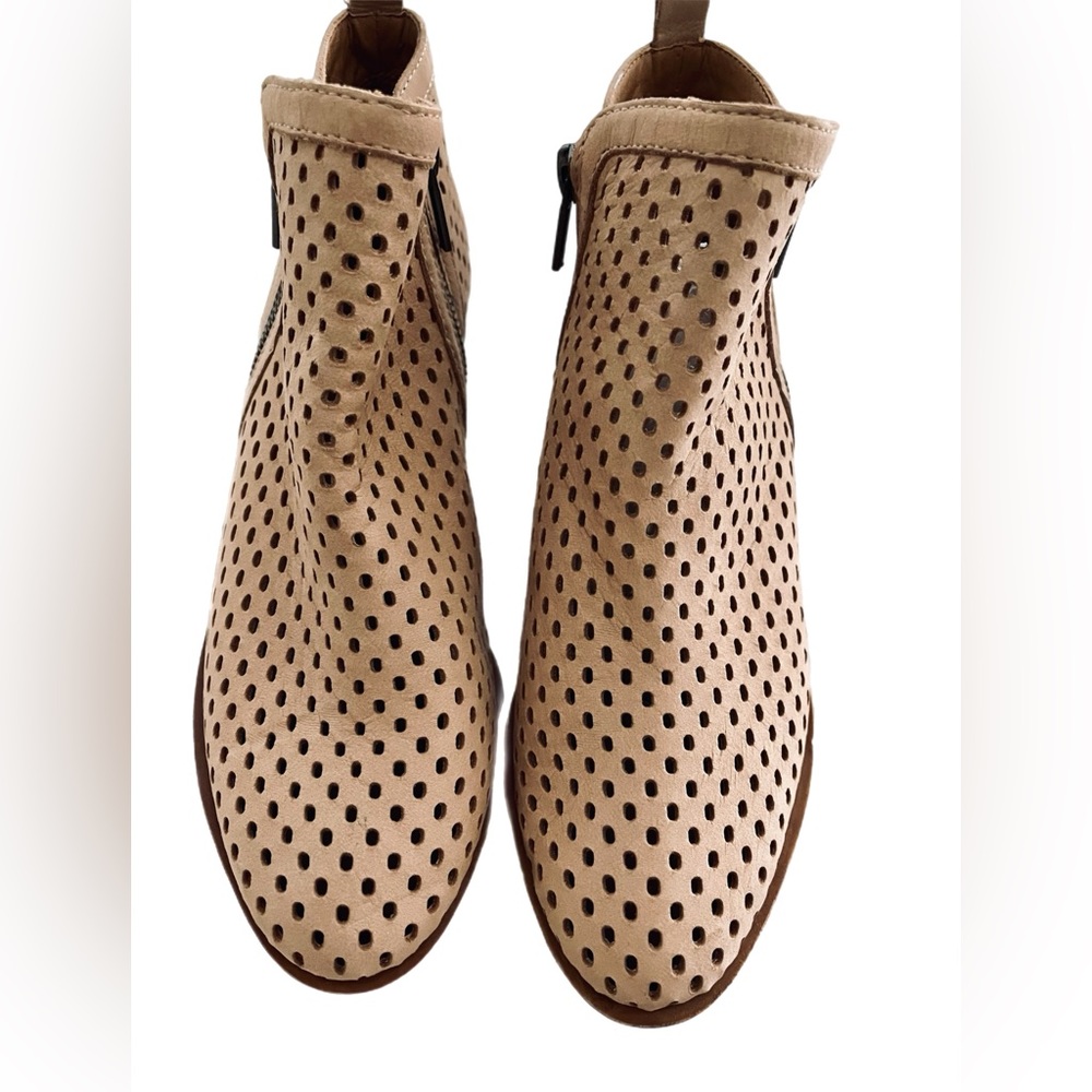HP🎉NWOB Lucky Brand Basel bootie 6M - Picture 9 of 16